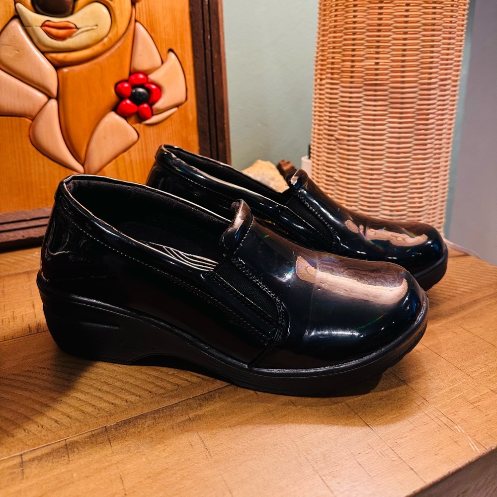 Easy Works by Easy Street Black Leeza Women's Slip Resistant Clog Size 9.5